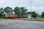 A northbound manifest hammers the AOK diamond